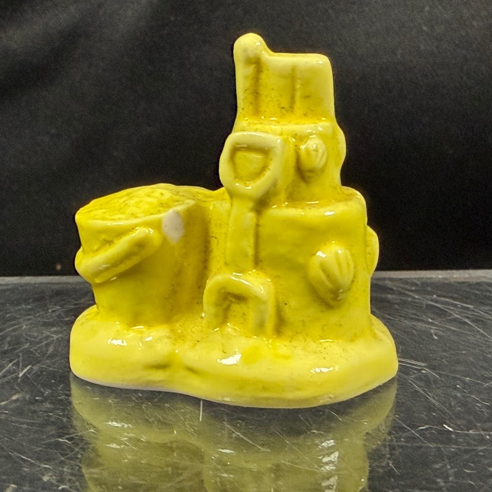 Wade Whimsies Sandcastle Figurine Yellow Porcelain Red Rose Tea England